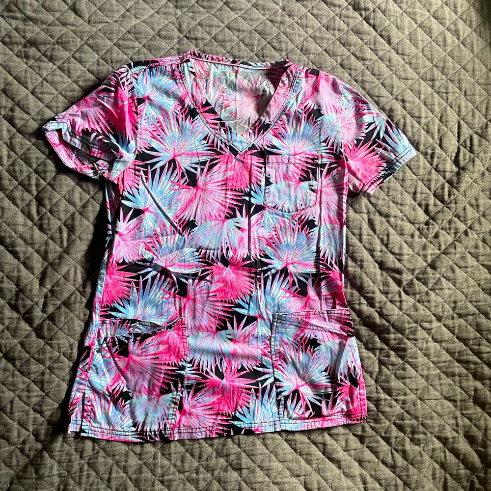⭐️3/$25⭐️ Scrub Kulture Black Pink Blue Patterned Scrub Top, Size Small